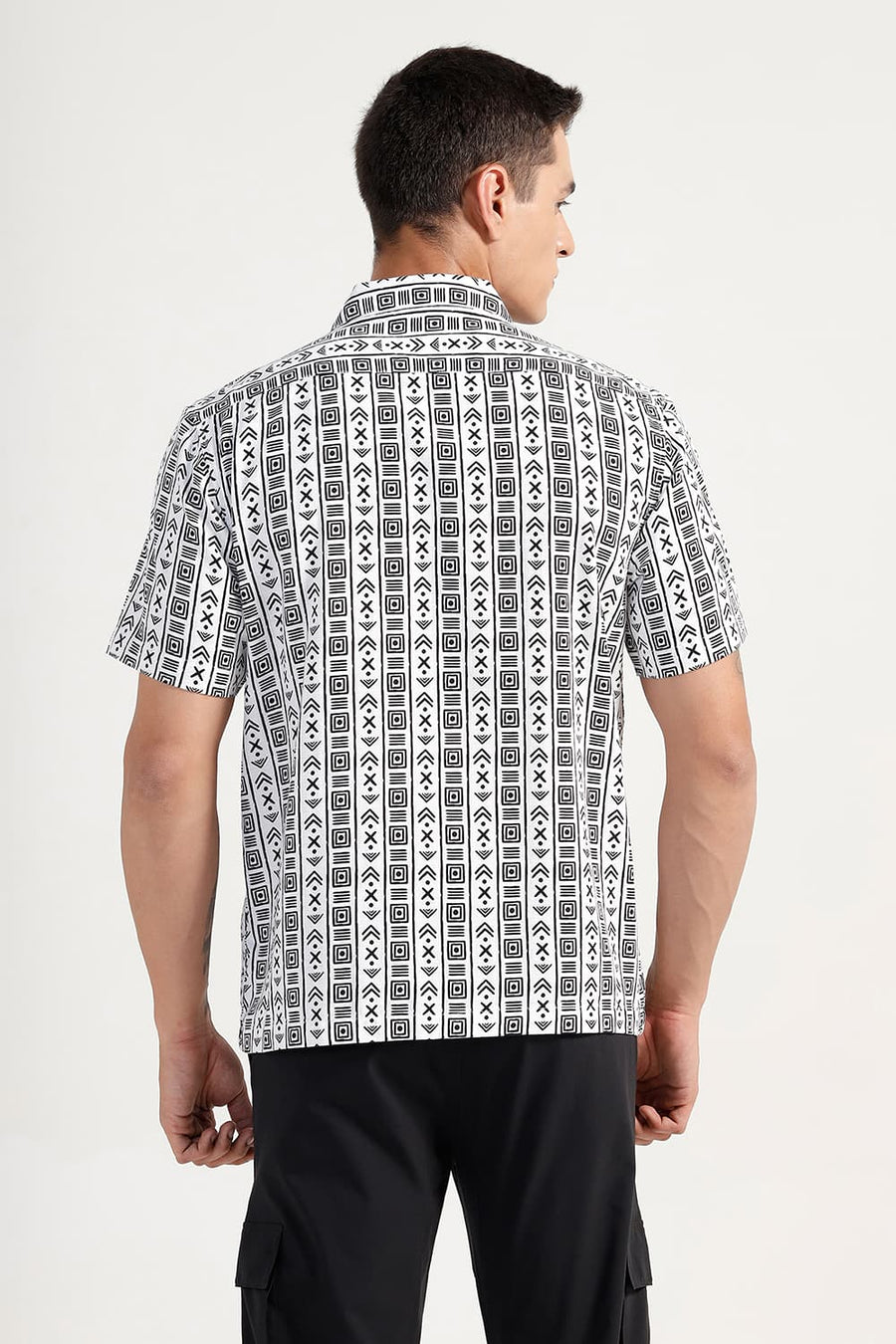 BASICS RELAXED FIT WHITE COTTON HOPSACK PRINTED HALFSLEEVES SHIRT