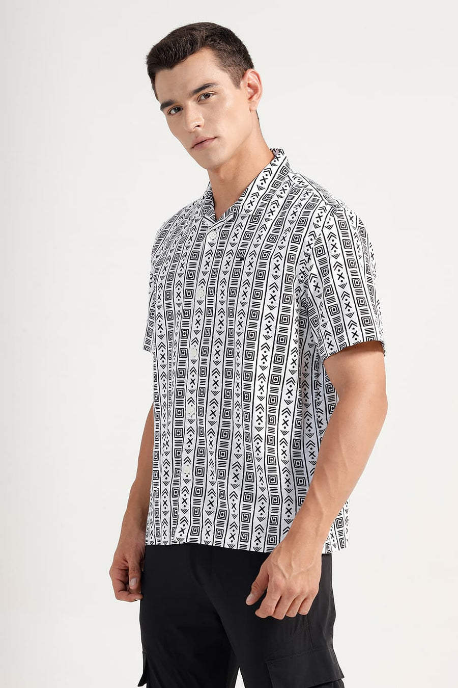 BASICS RELAXED FIT WHITE COTTON HOPSACK PRINTED HALFSLEEVES SHIRT