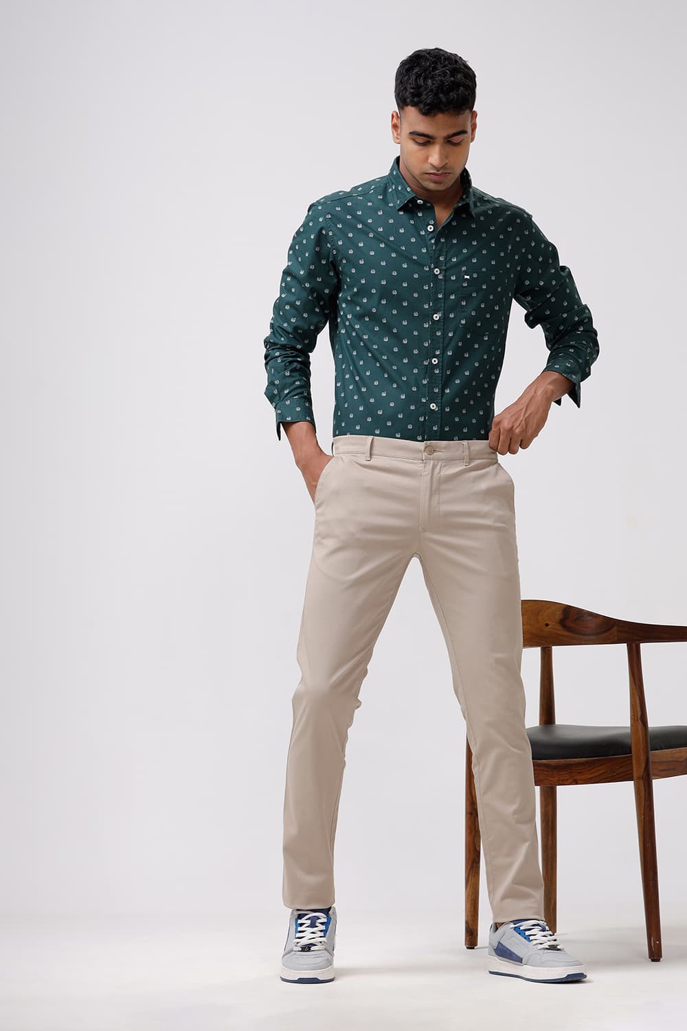 TAPERED FIT COTTON STRETCH DOBBY TROUSER
