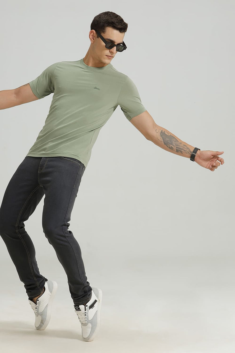 BASICS REGULAR FIT OIL GREEN COTTON STRETCH CREW T-SHIRT