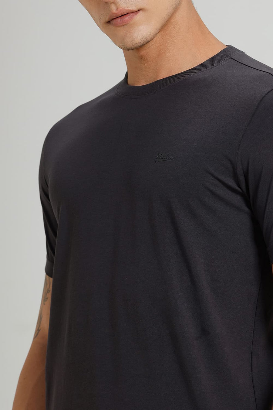 BASICS REGULAR FIT CHARCOAL ART COTTON STRETCH CREW T-SHIRT