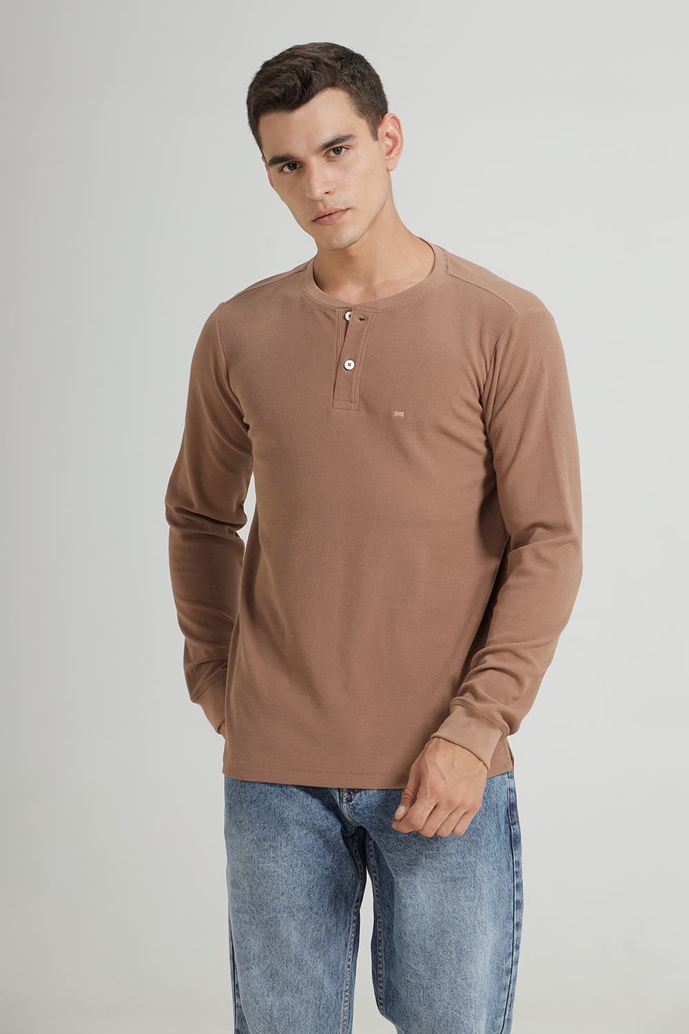 REGULAR FIT COTTON POLYESTER HENLEY T-SHIRT